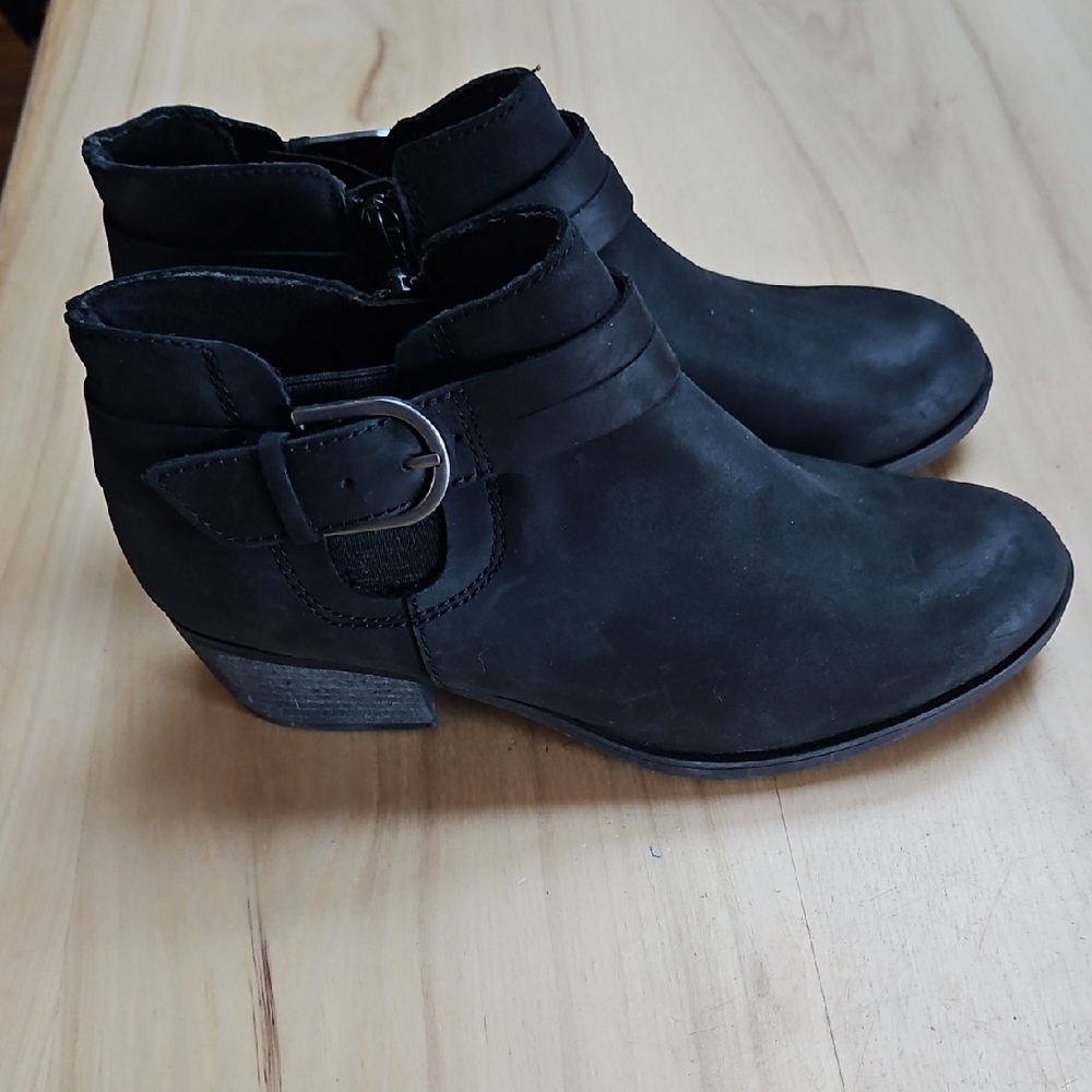 NWT Clarks Charlten Rae Black Oily Leather Ankle Boots Booties Buckle Sz 6 Women